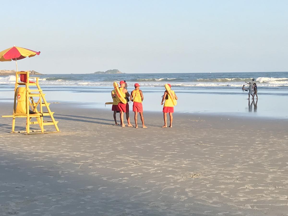 Apartamento Pitangueiras Guaruja Bagian luar foto
